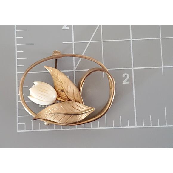 Vintage Gold Tone Faux Ivory Tulip Flowers Oval Brooch Pin - Picture 5 of 5